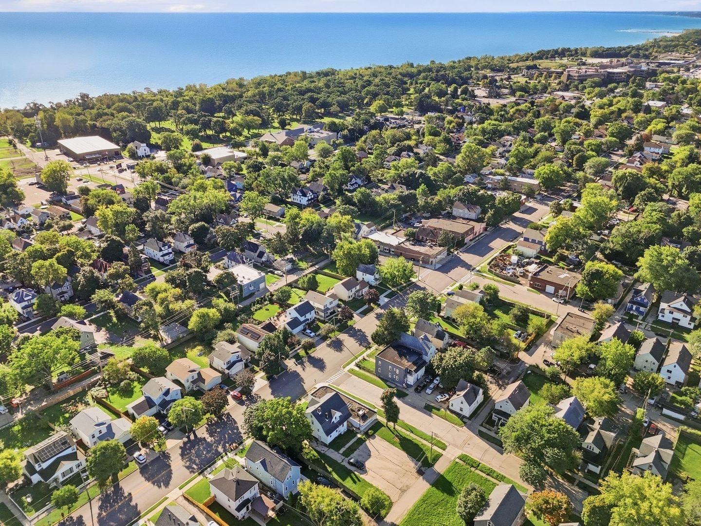 S Mcalister Ave, Waukegan, IL 60085