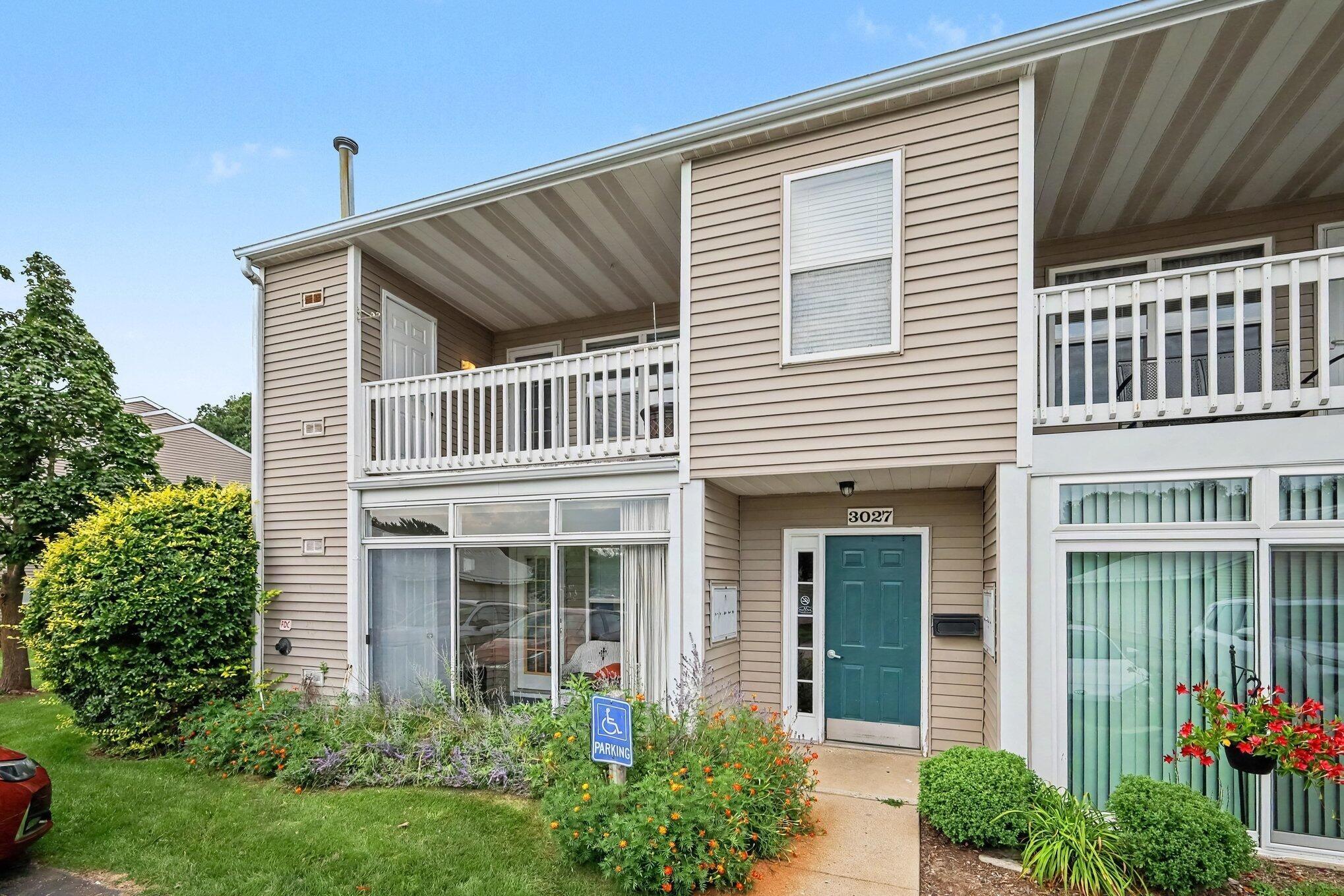 Poplar Creek Dr Se, Grand Rapids, MI 49512