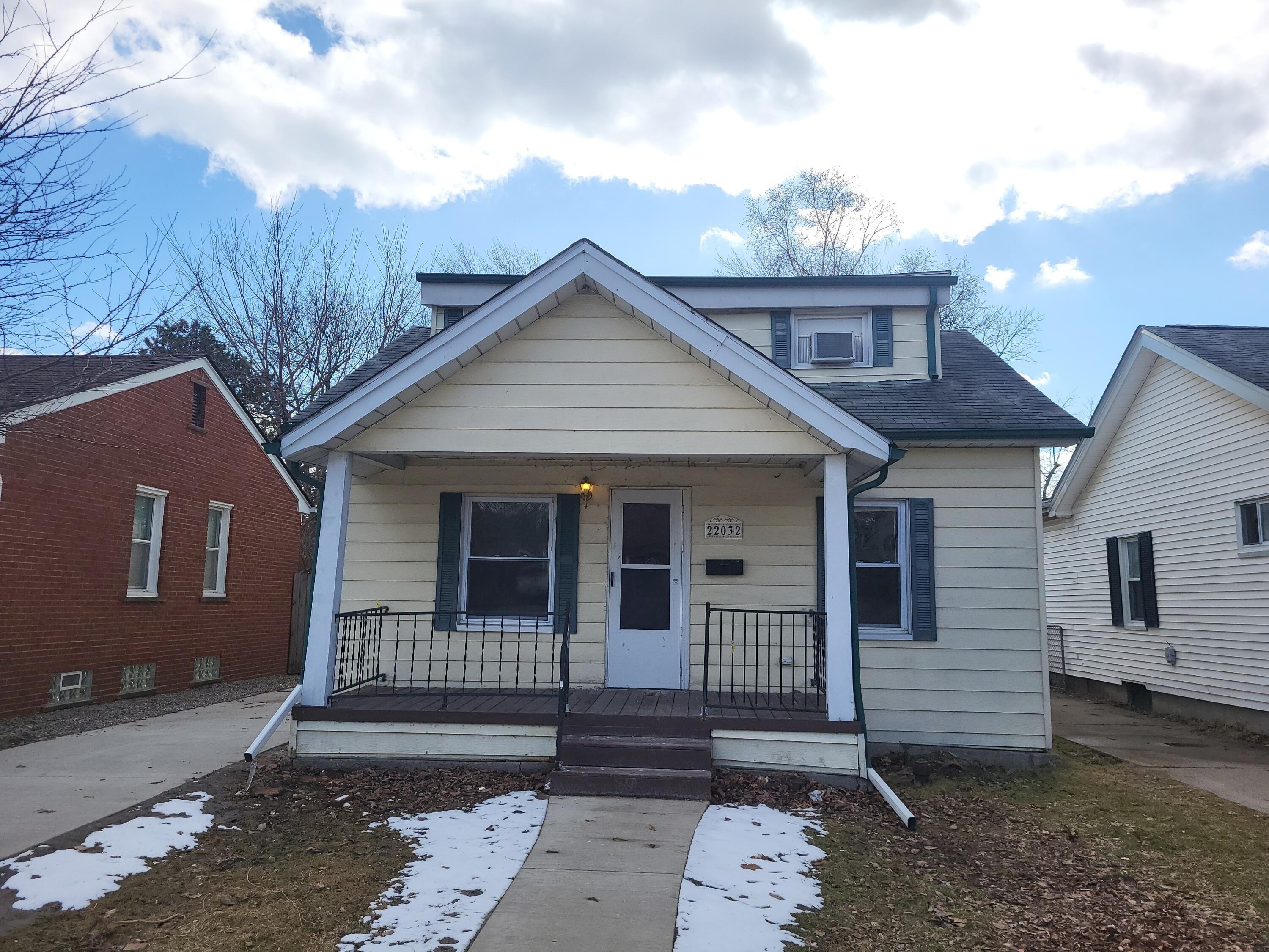 Elizabeth St, Saint Clair Shores, MI 48080