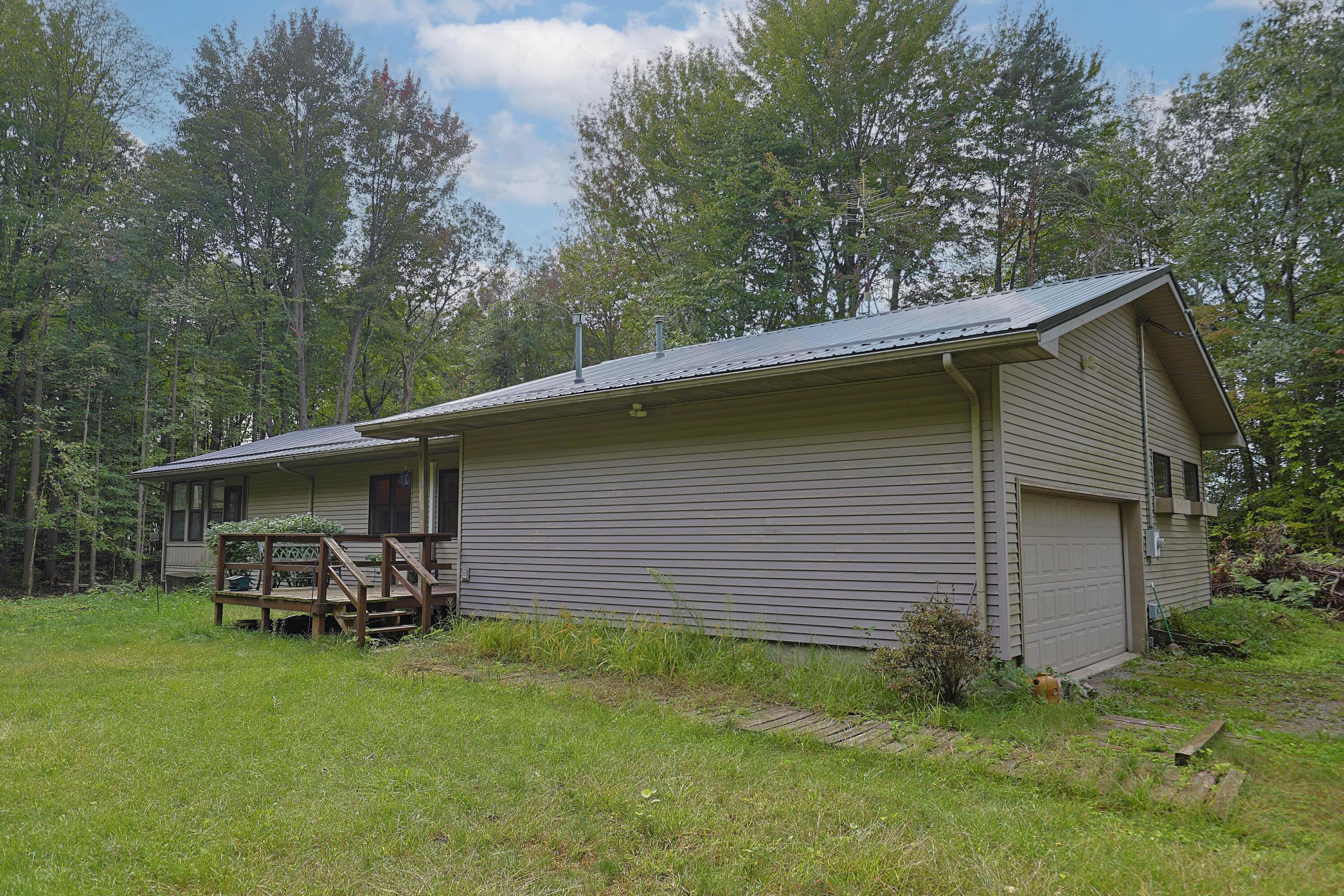 E Freeland Rd, Merrill, MI 48637
