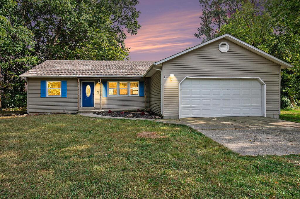 Riverside Dr, Constantine, MI 49042