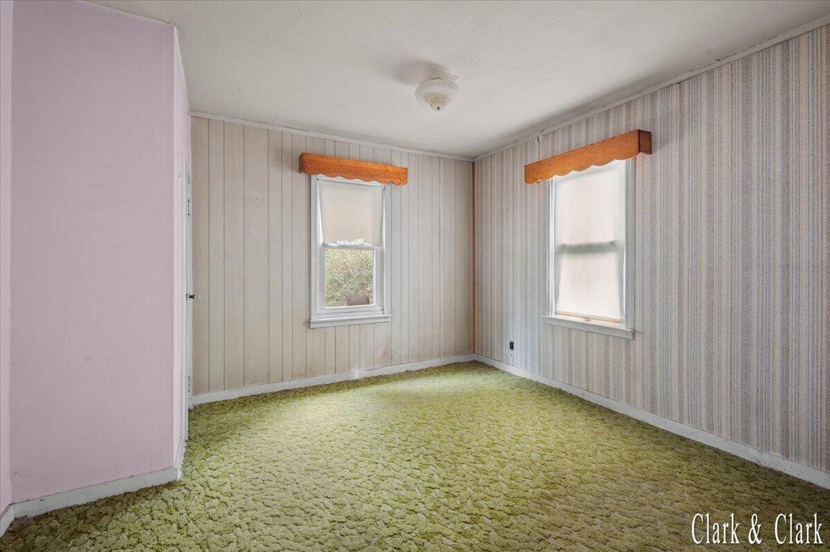 Northland Dr Ne, Rockford, MI 49341