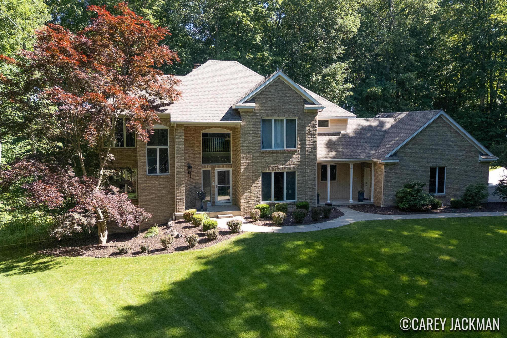 Woodley Creek Ct Nw, Comstock Park, MI 49321
