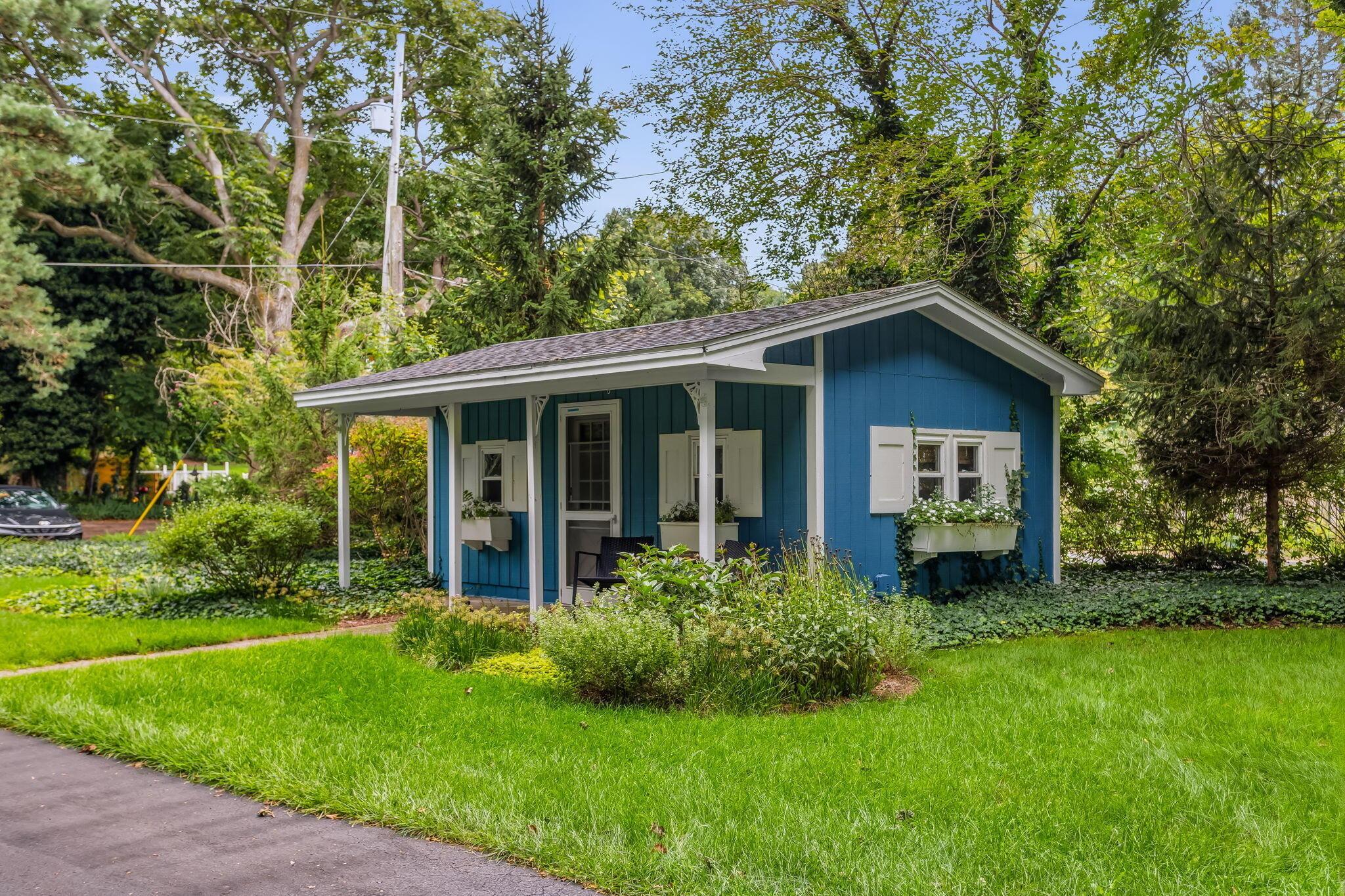 Lakes Edge Dr, Holland, MI 49424