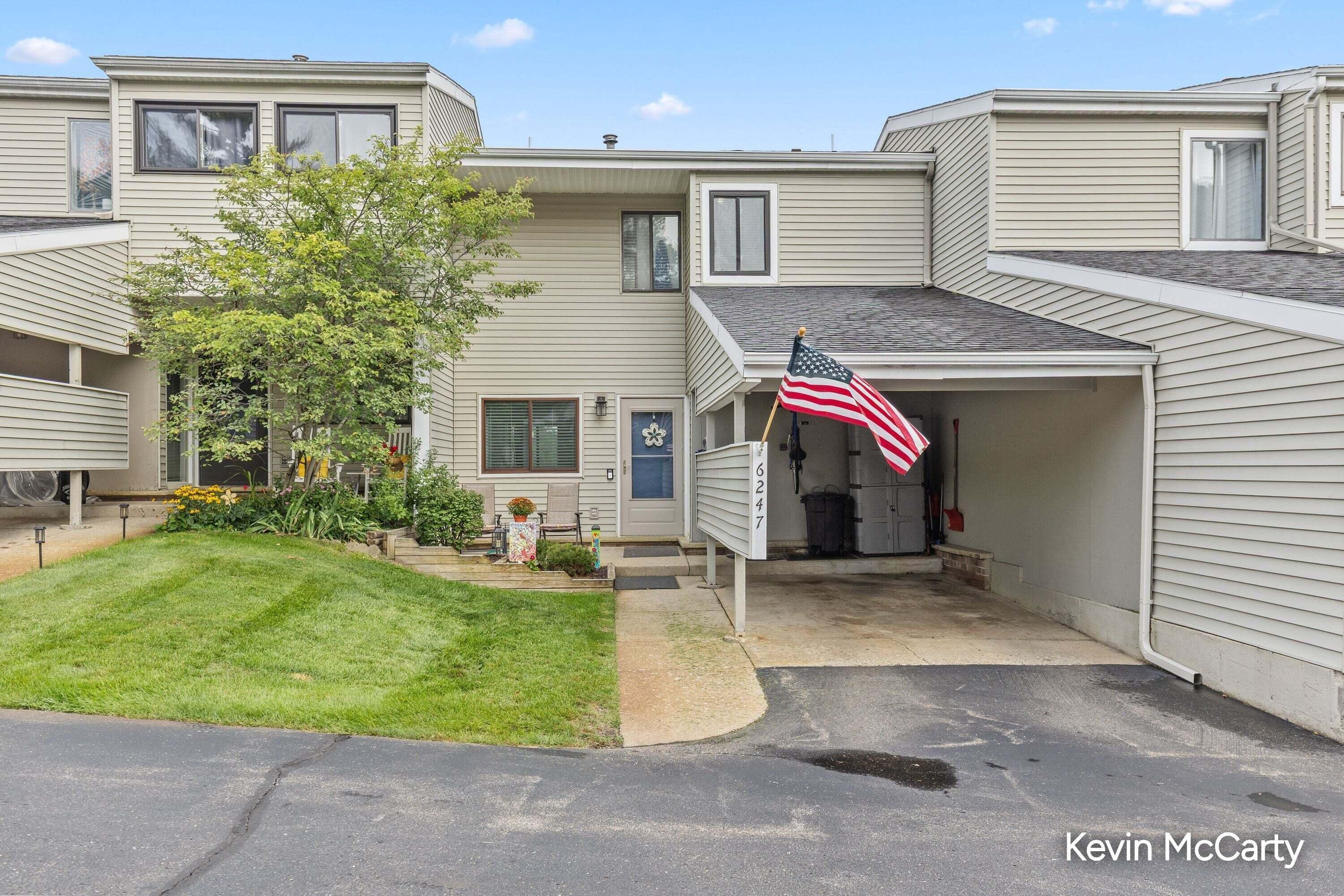 Acropolis Dr Se, Grand Rapids, MI 49546