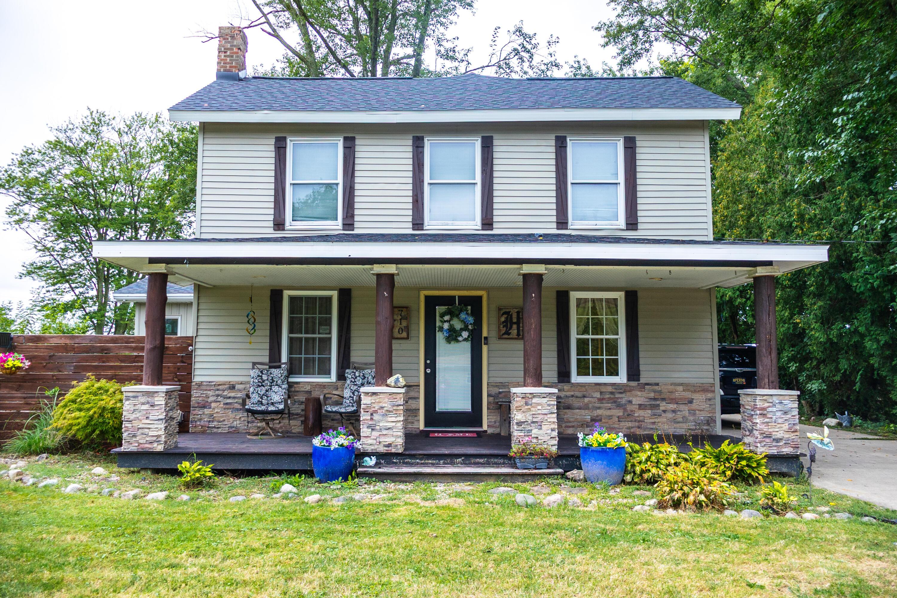 S Elm St, Three Oaks, MI 49128