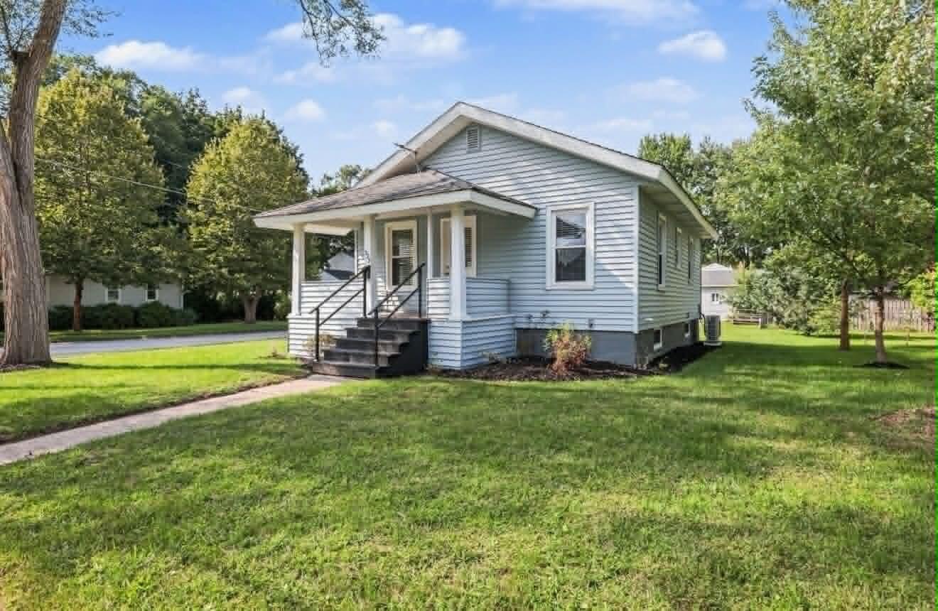 Lewis St, Rockford, MI 49341