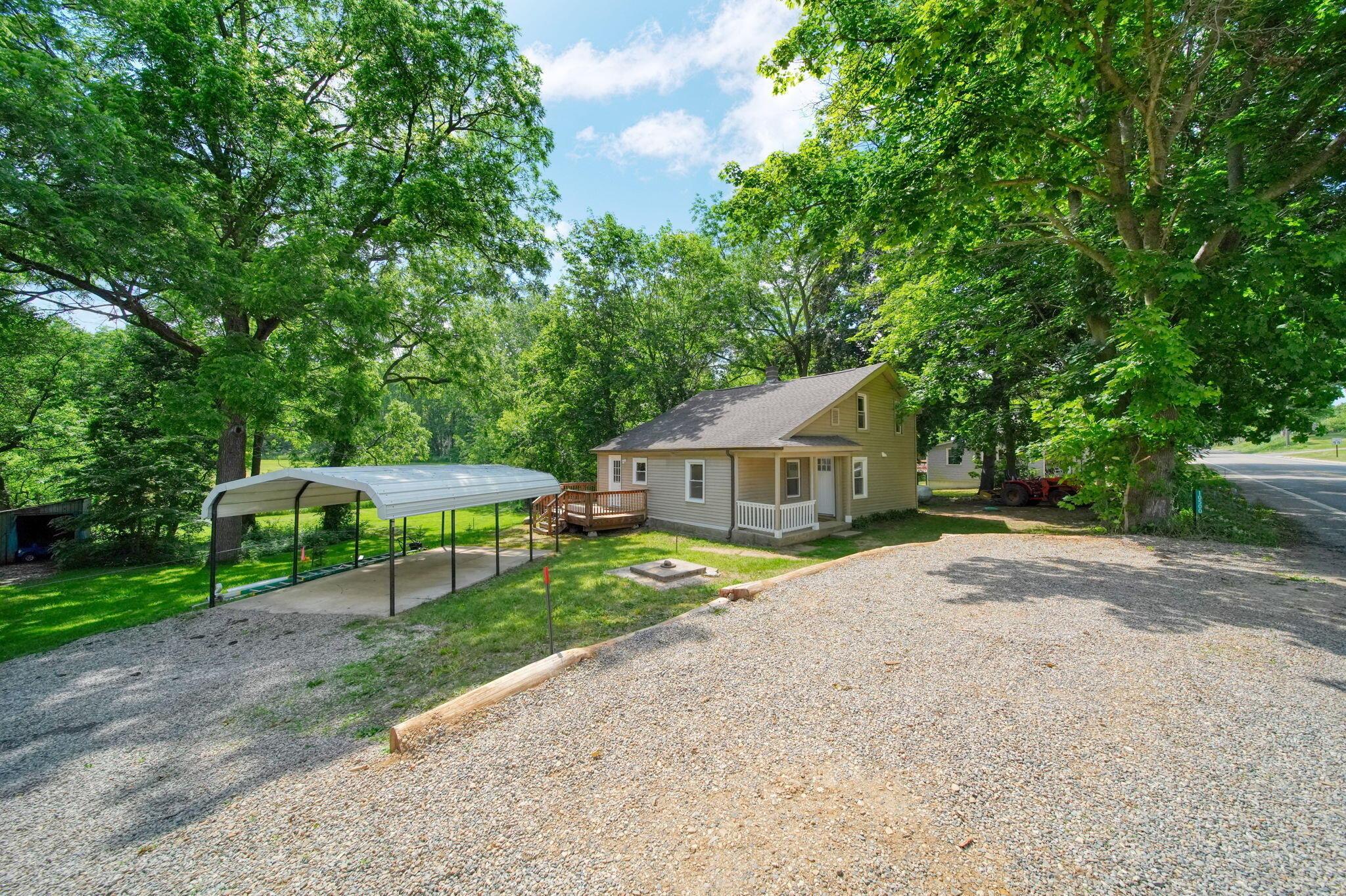 Moscow Rd, Jonesville, MI 49250
