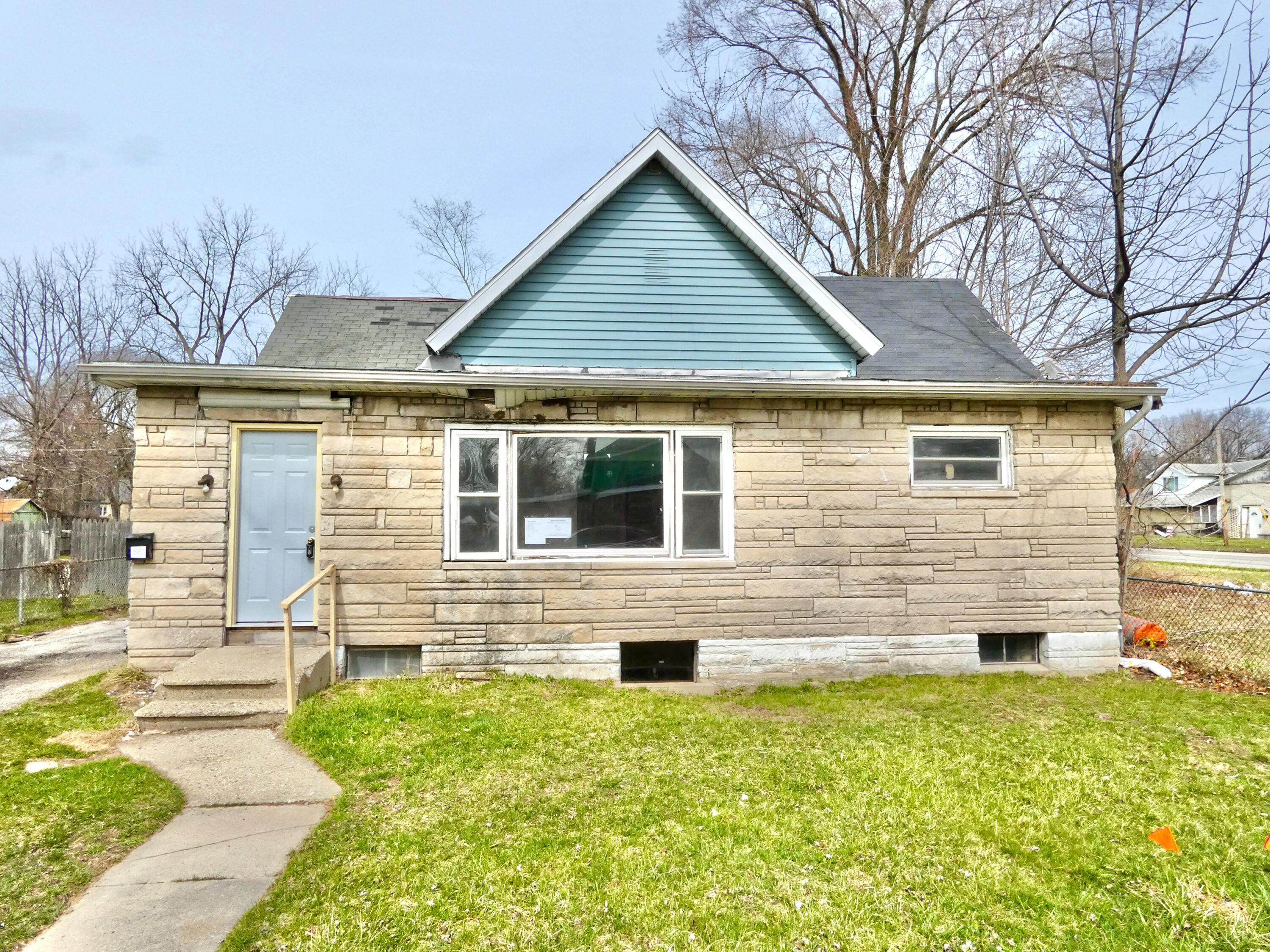 Mineral Ave, Benton Harbor, MI 49022