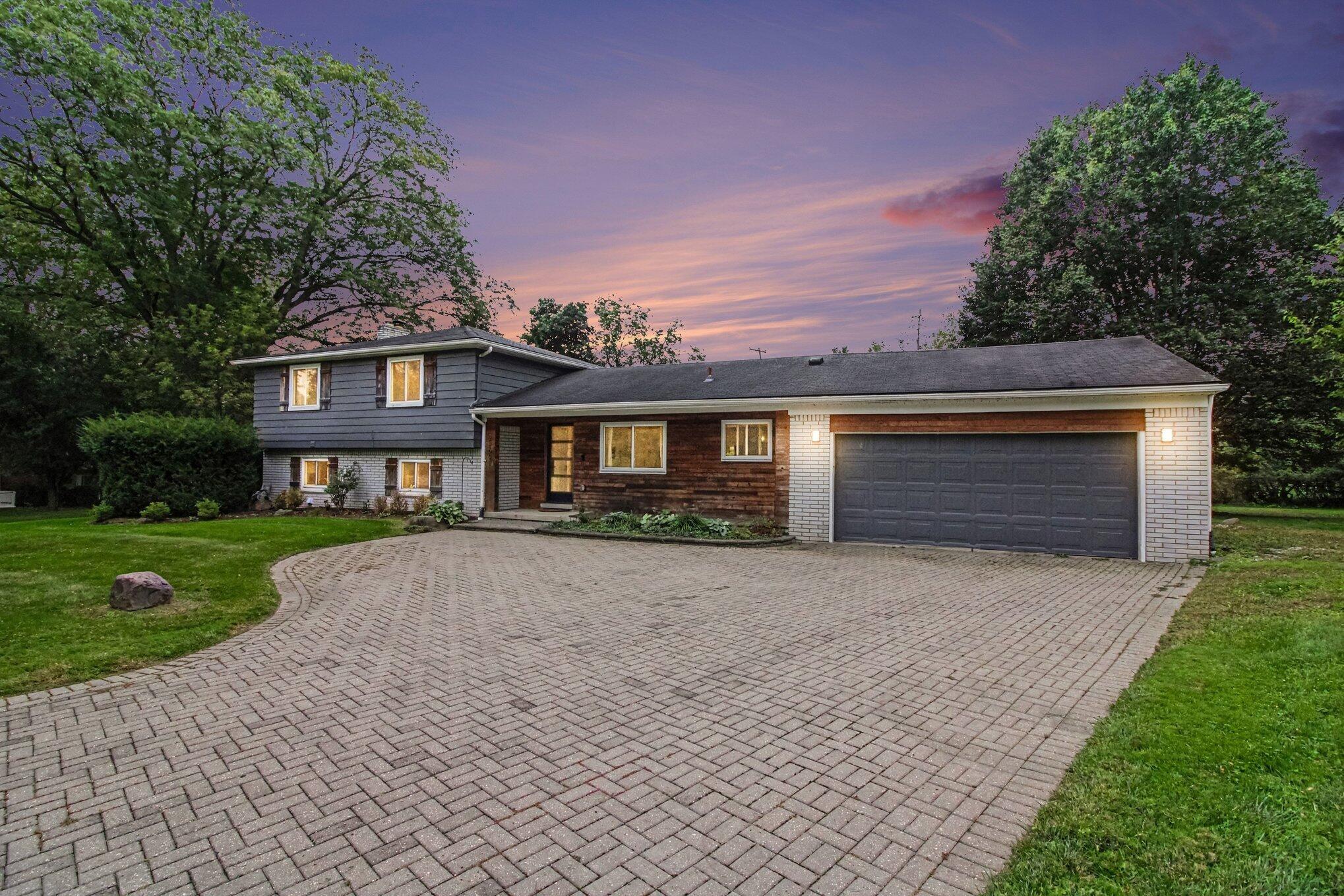 S Cromwell Dr, Franklin, MI 48025