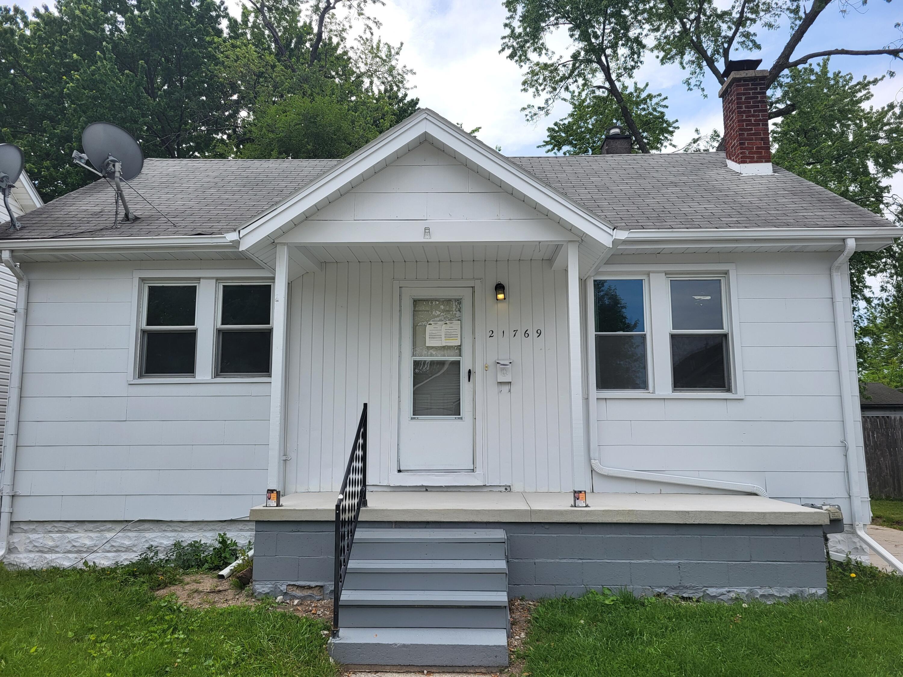 Donald Ave, Eastpointe, MI 48021