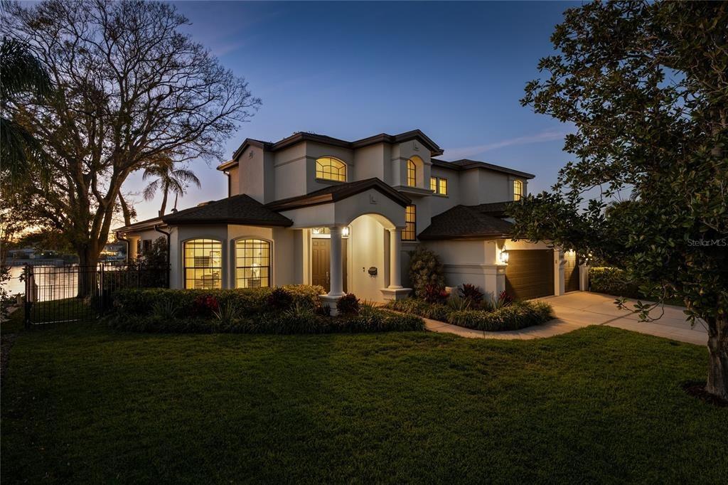 10th St Ne, Saint Petersburg, FL 33704