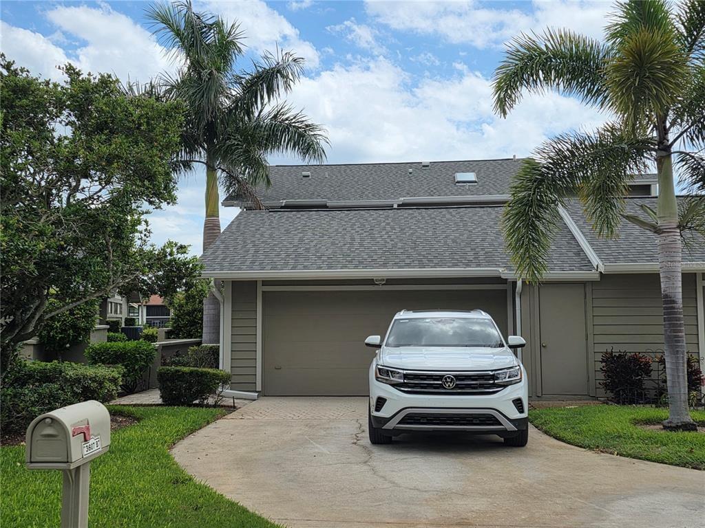 Avenida Madera, Bradenton, FL 34210