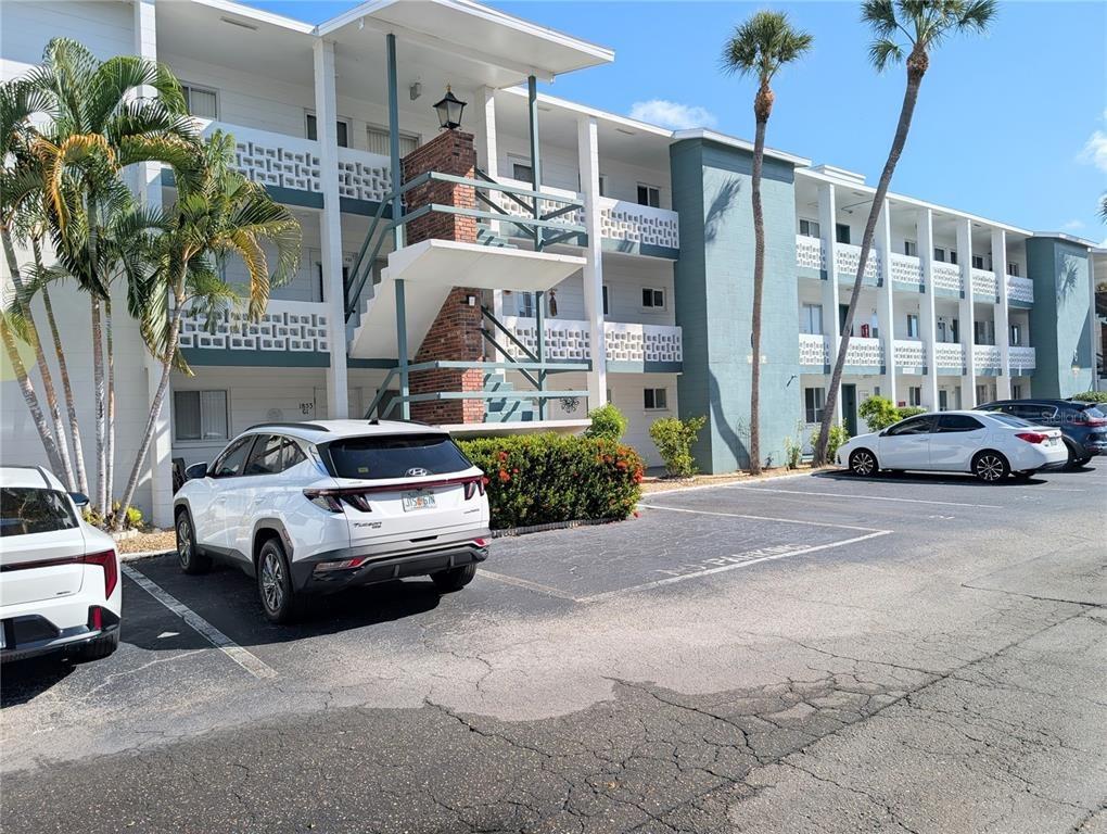 Sunny Dr, Bradenton, FL 34207
