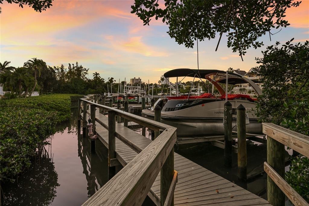 Lincoln Park Cir, Sarasota, FL 34236