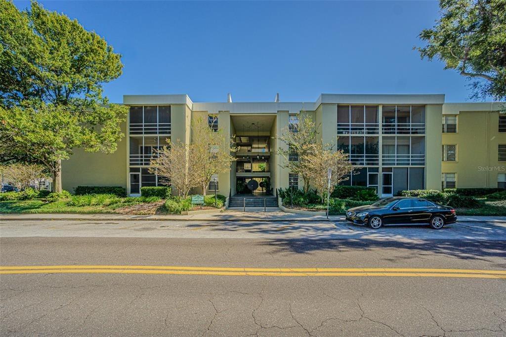 S Manhattan Ave, Tampa, FL 33629