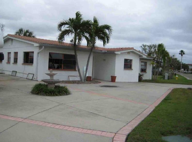1st St E, Redington Shores, FL 33708