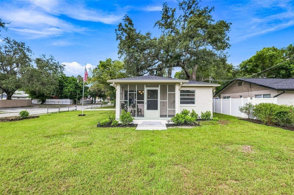 E Hanna Ave, Tampa, FL 33610