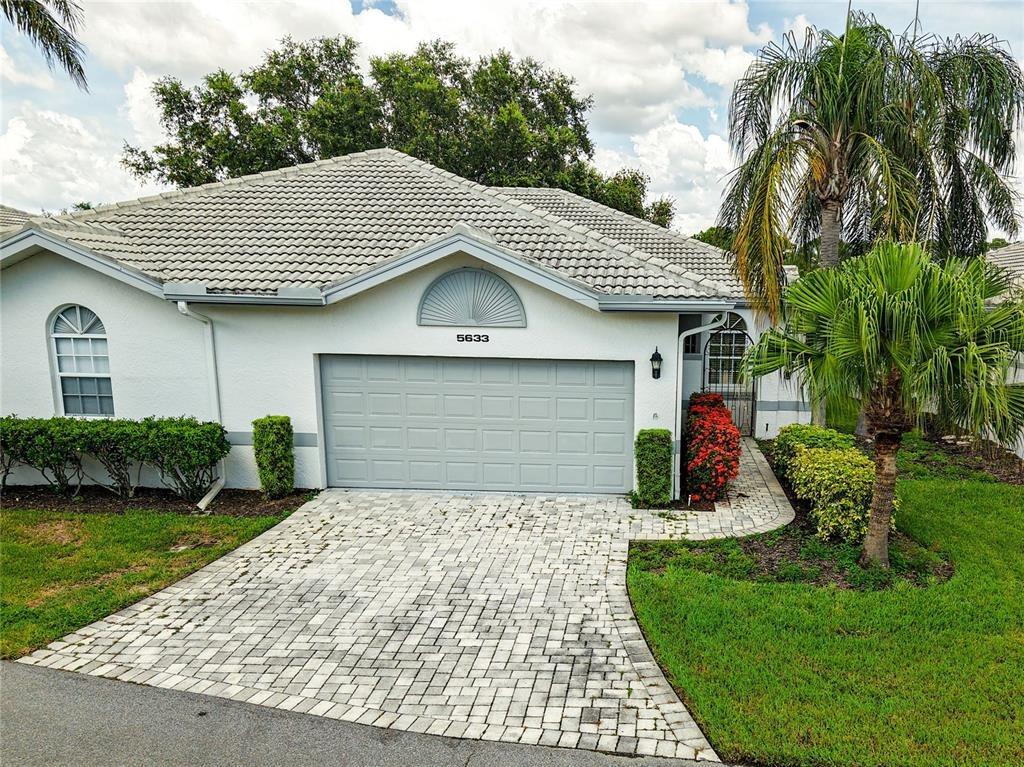 E Long Common Ct, Sarasota, FL 34235
