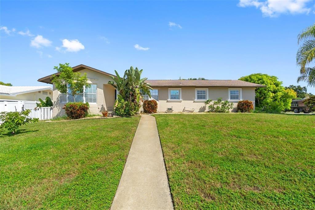 Apache Ave, Largo, FL 33774