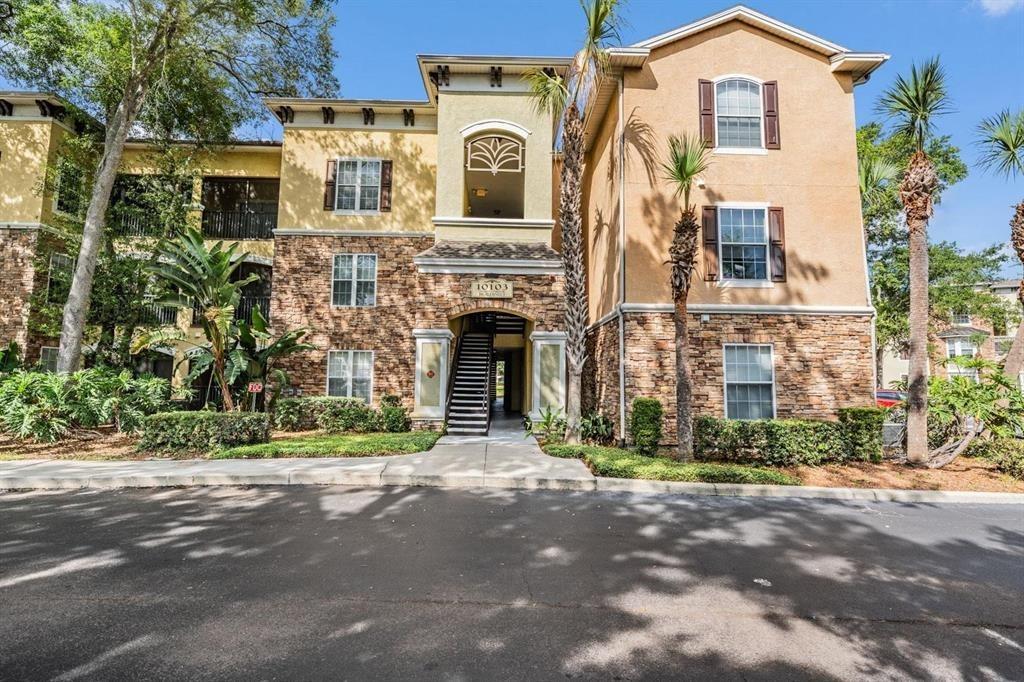 Courtney Oaks Cir, Tampa, FL 33619