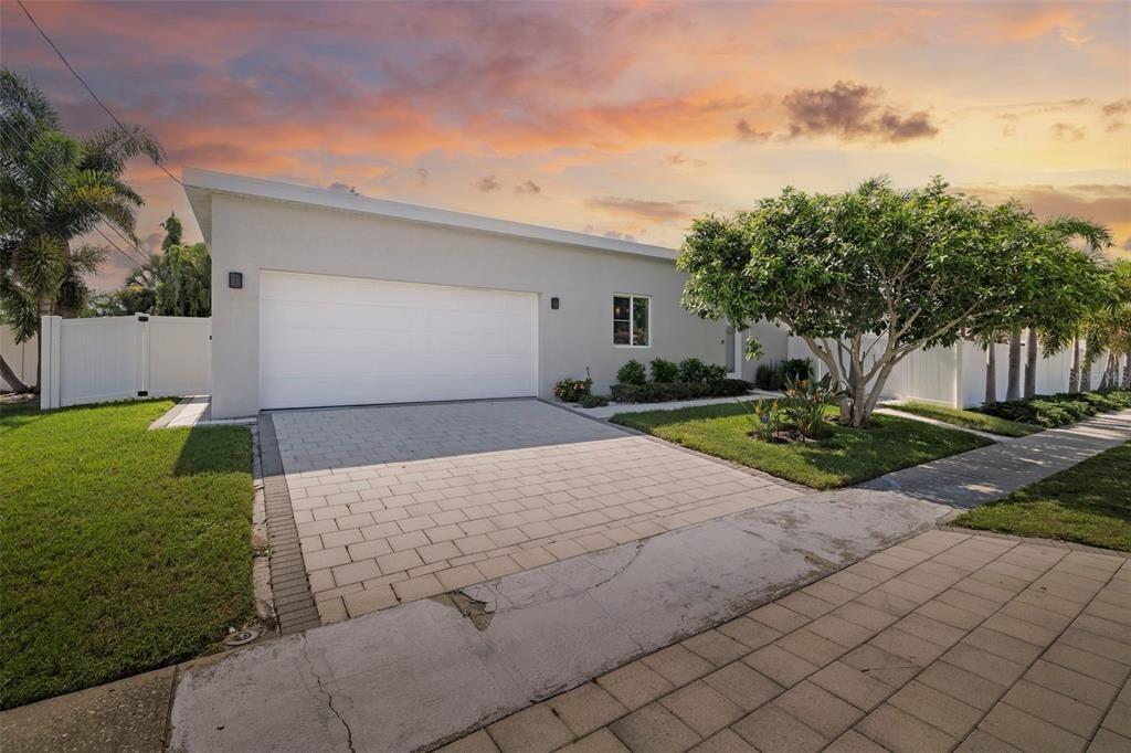 Riverwood Ave, Sarasota, FL 34231