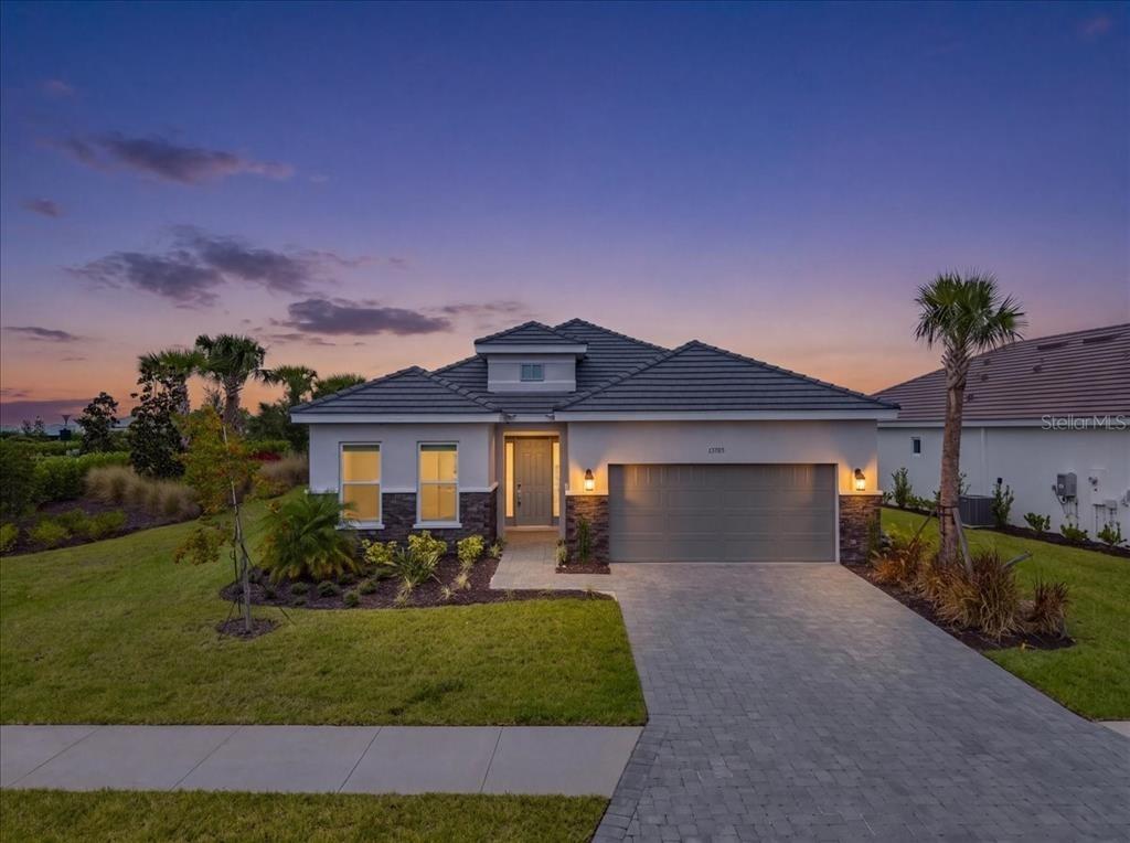 Iona Ave, Palmetto, FL 34221