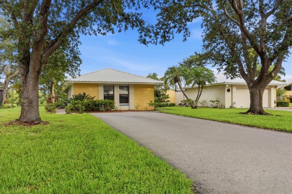 Pembroke Ln N, Venice, FL 34293