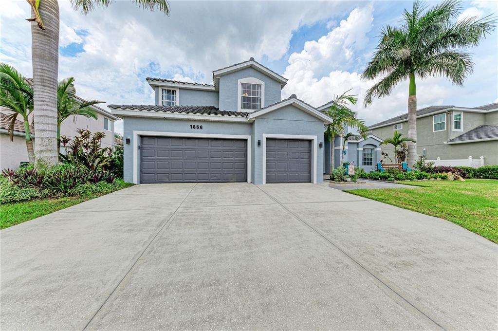 Pinyon Pine Dr, Sarasota, FL 34240