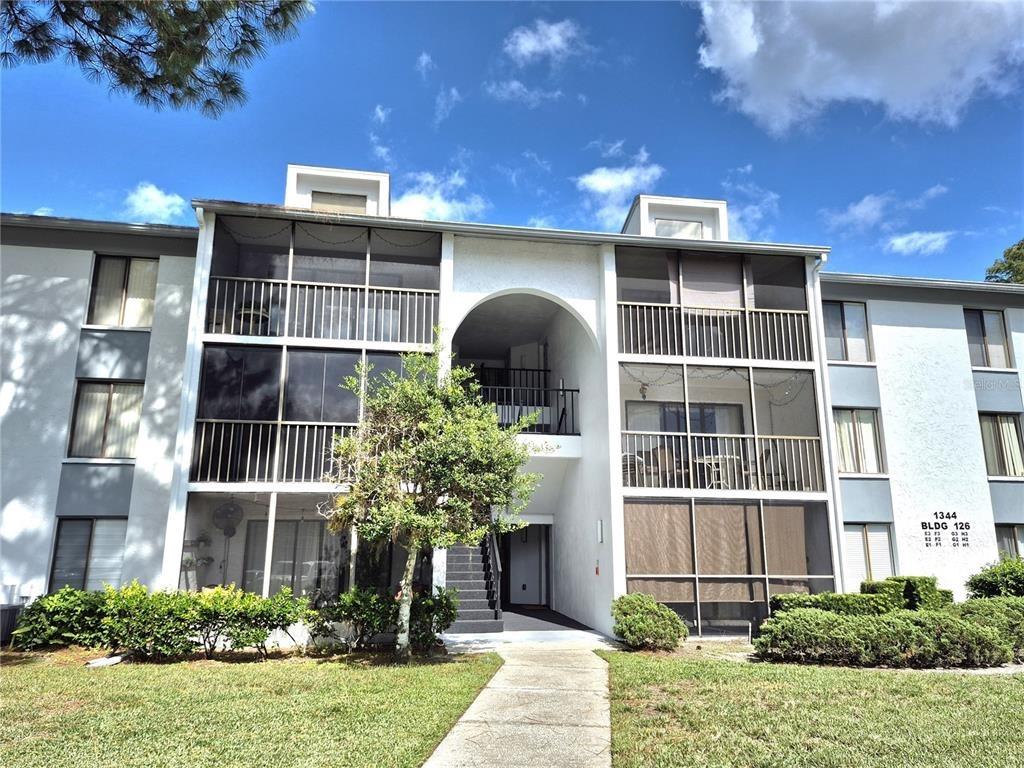 Pine Ridge Cir E, Tarpon Springs, FL 34688