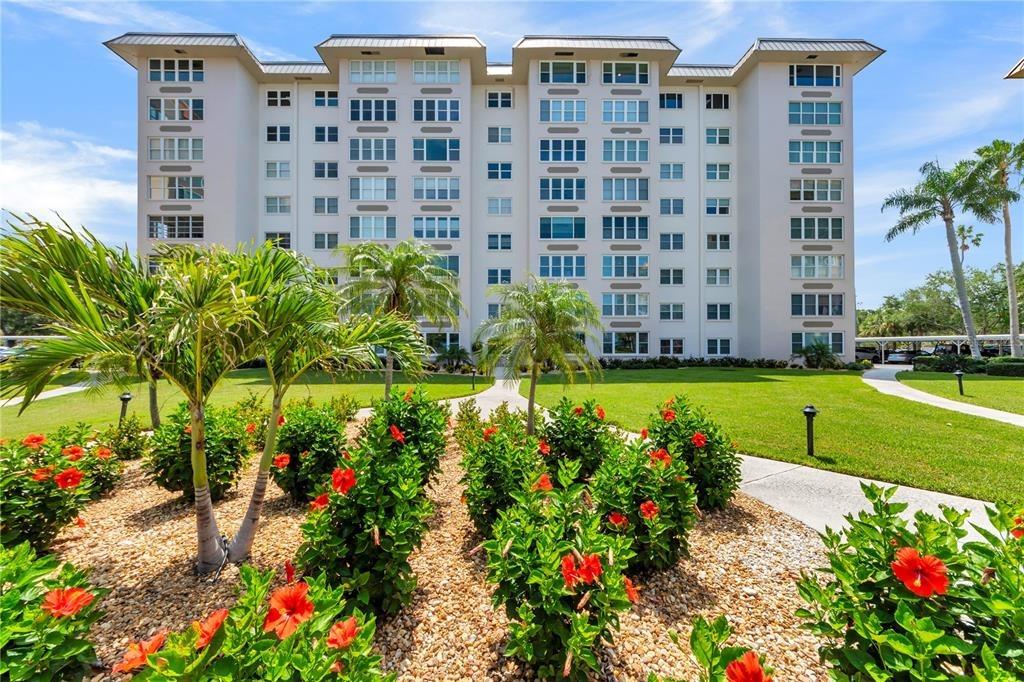 Edgewater Dr, Dunedin, FL 34698