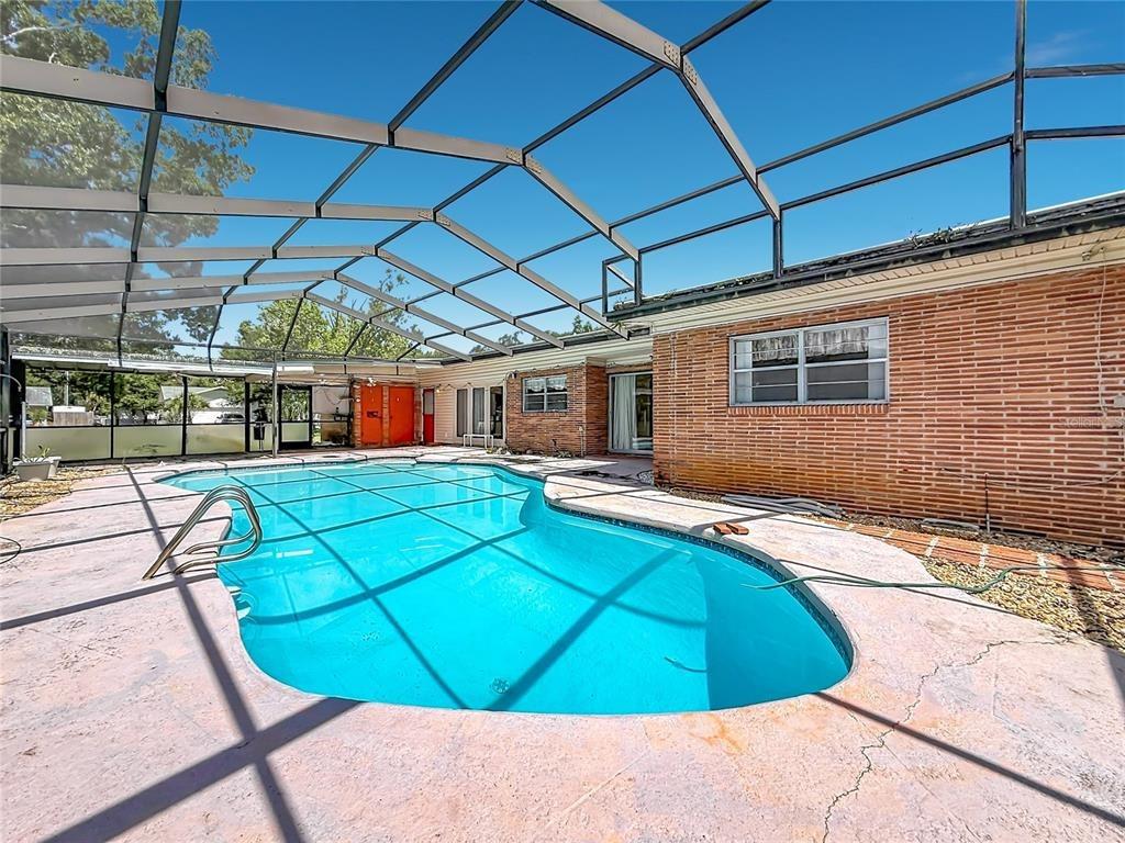 Courtney Dr, Temple Terrace, FL 33617