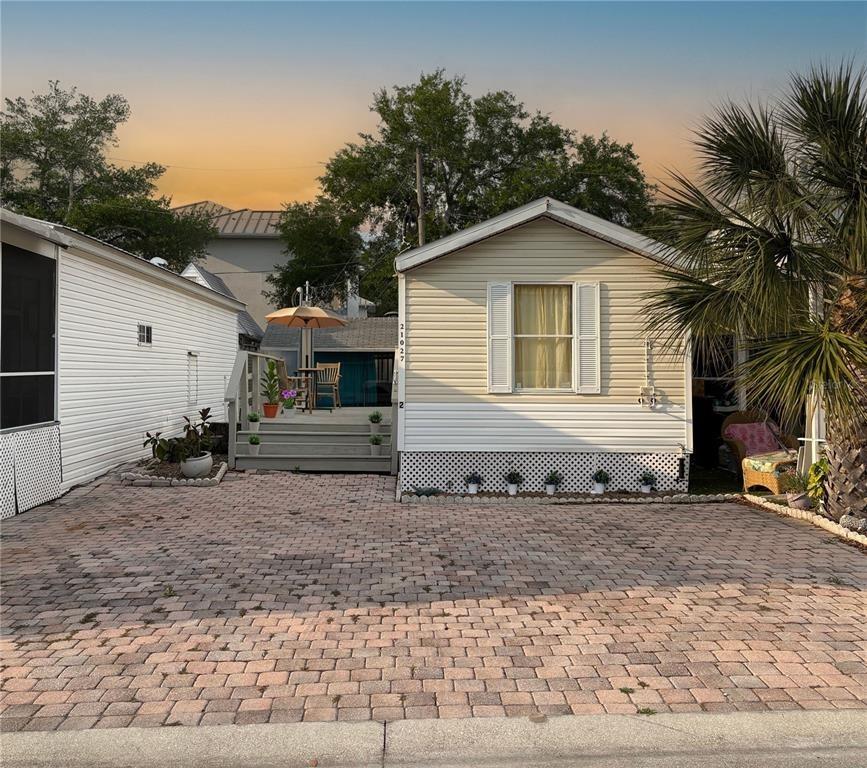 Lazy Days Cir, Lutz, FL 33558