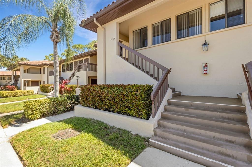 Lake Village Dr, Sarasota, FL 34235