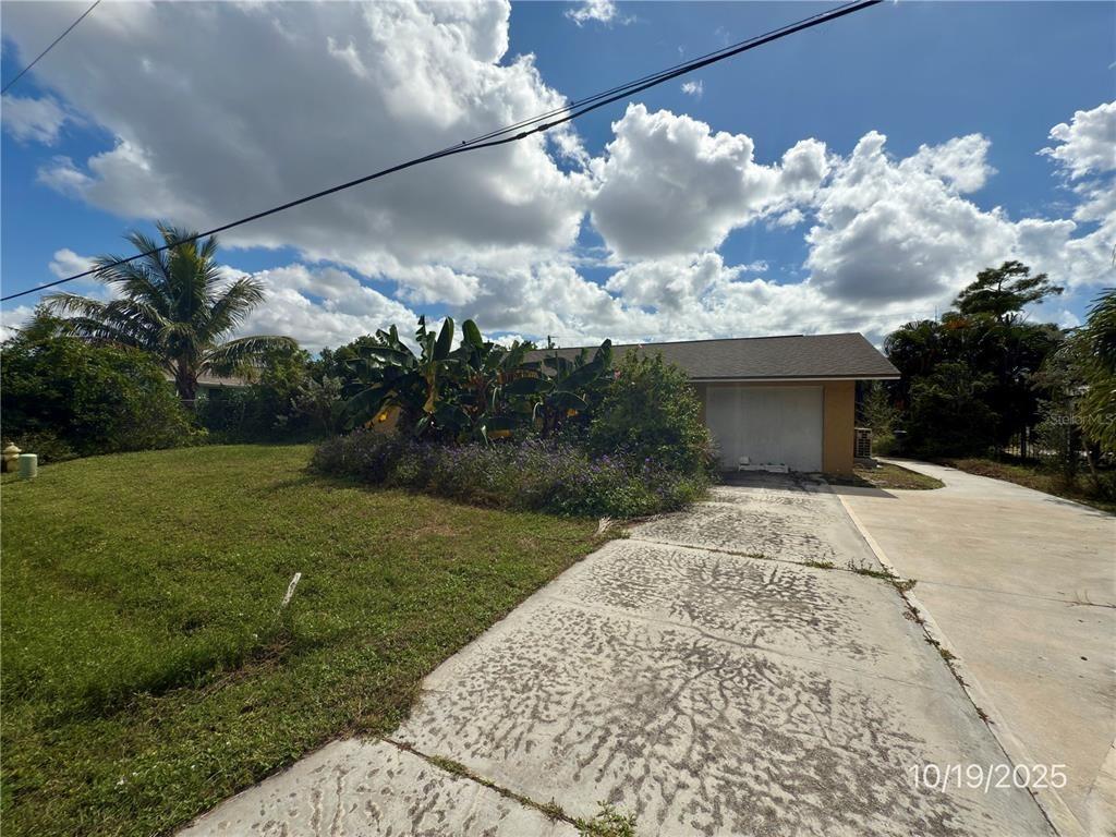 Pineapple Rd, Fort Myers, FL 33967