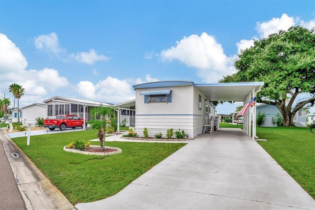 E Saint Annes Cir, Apollo Beach, FL 33572