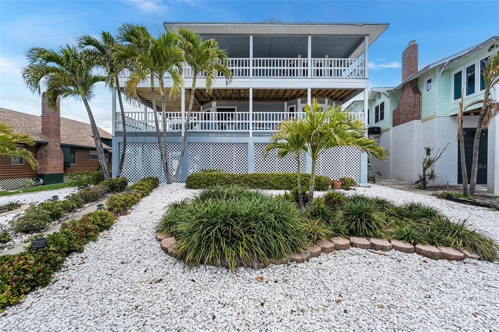 Sunshine Ln, Treasure Island, FL 33706