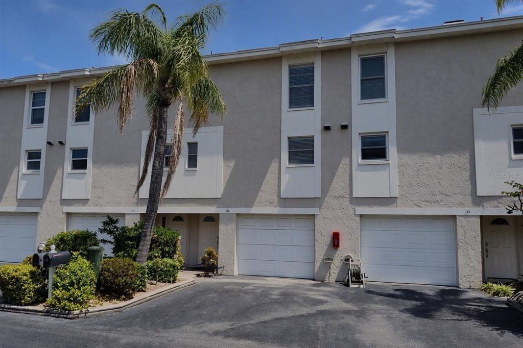 Capri Cir N, Treasure Island, FL 33706
