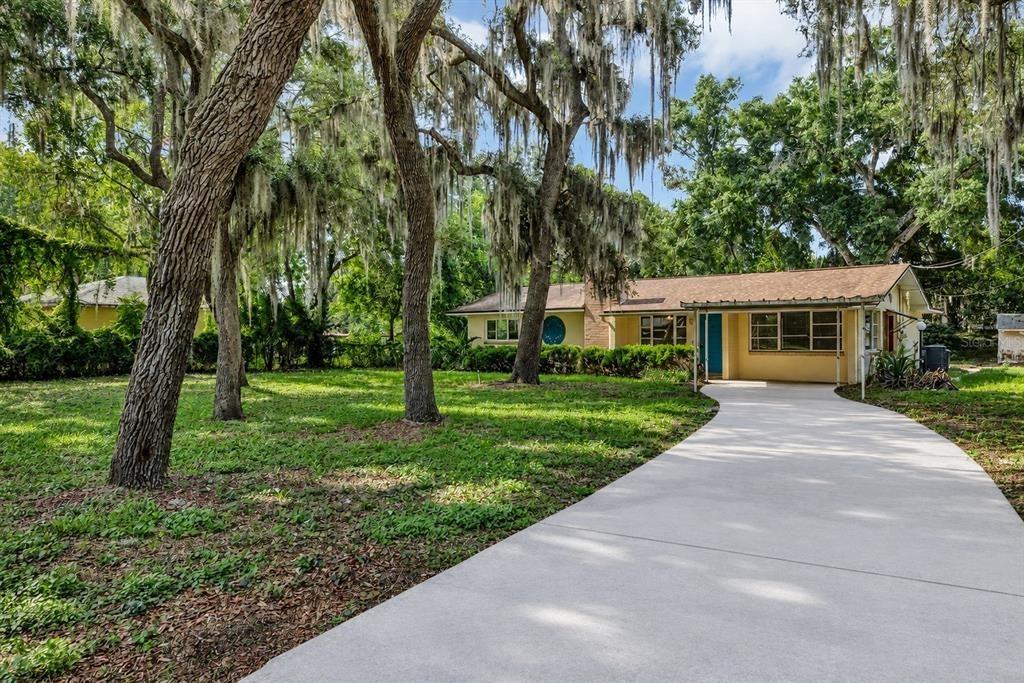 Moss Ave, Leesburg, FL 34748
