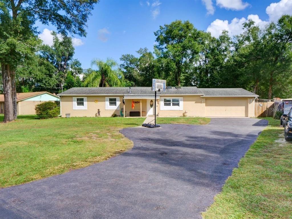 Prestwick Ave, Sorrento, FL 32776