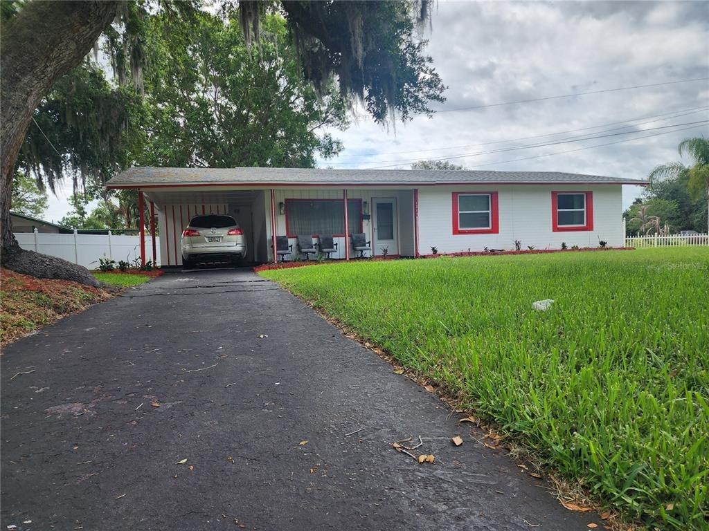 Moss Ln, Cocoa, FL 32922