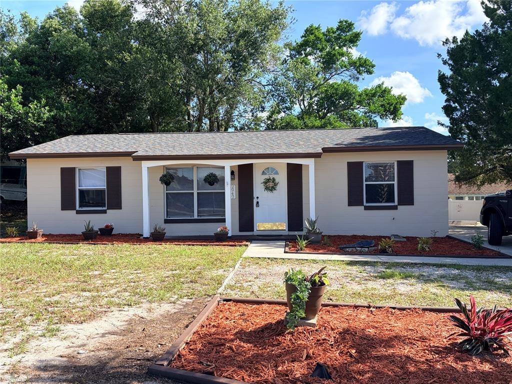 Greynolds St, Deltona, FL 32738