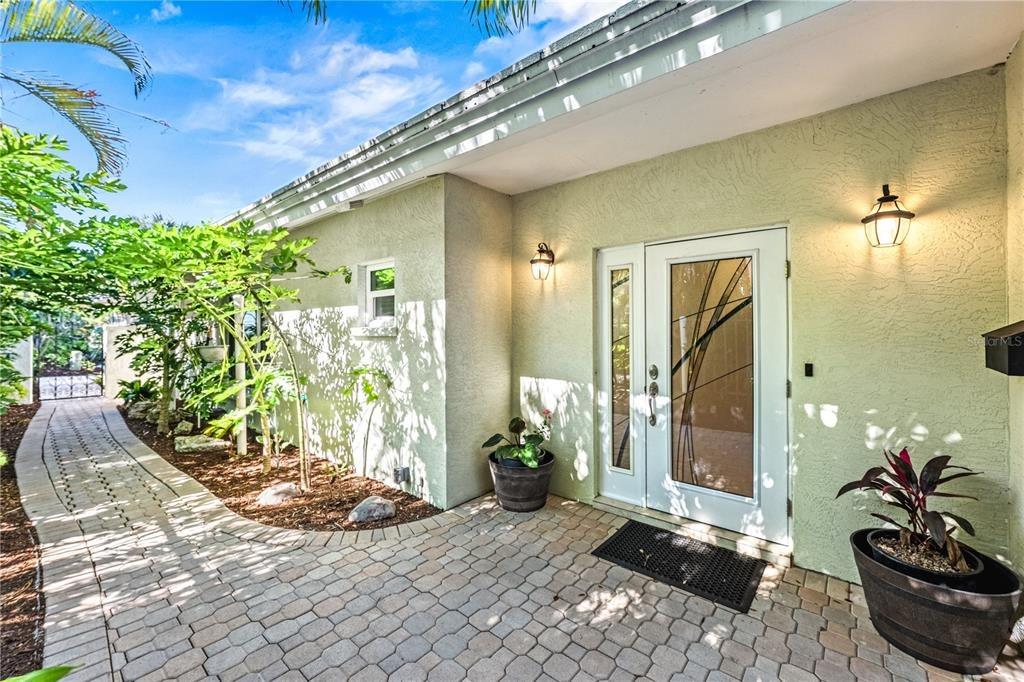 Moonmist Dr, Sarasota, FL 34242