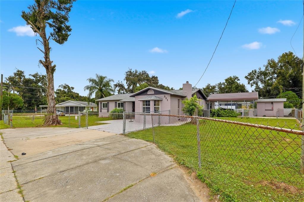 E Wheeler Rd, Seffner, FL 33584