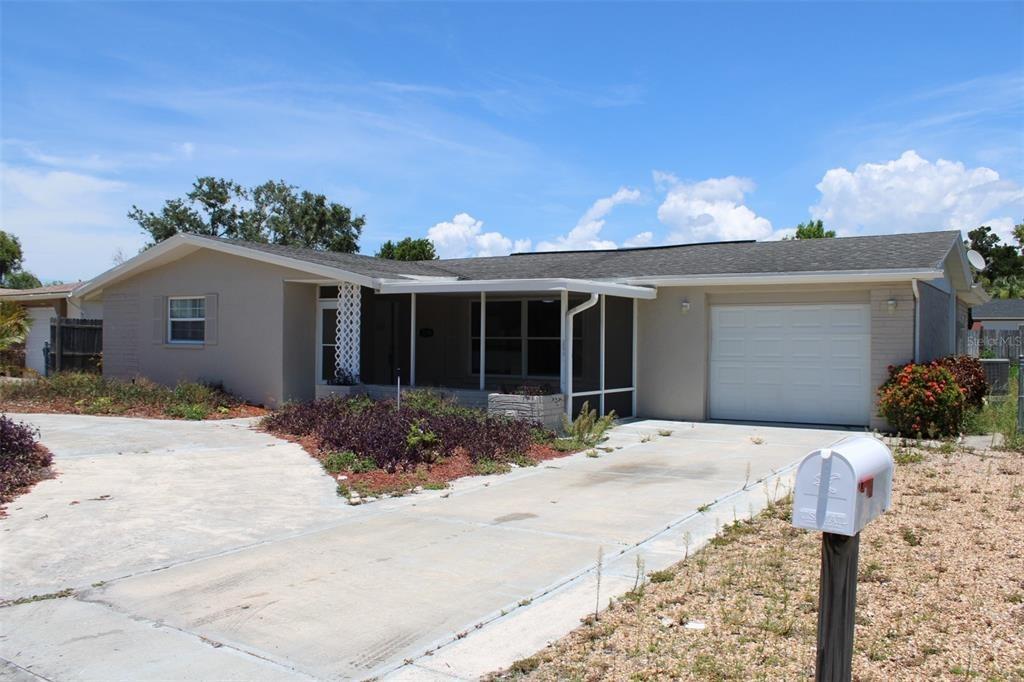 Columbus Dr, Holiday, FL 34691
