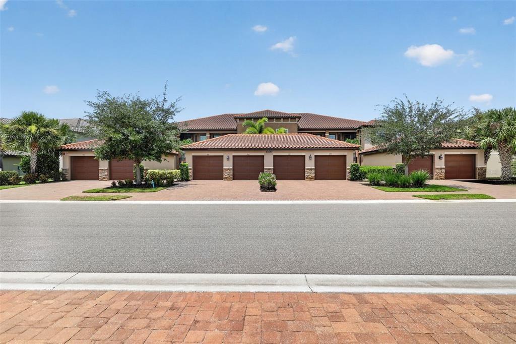 Messina Loop, Bradenton, FL 34211