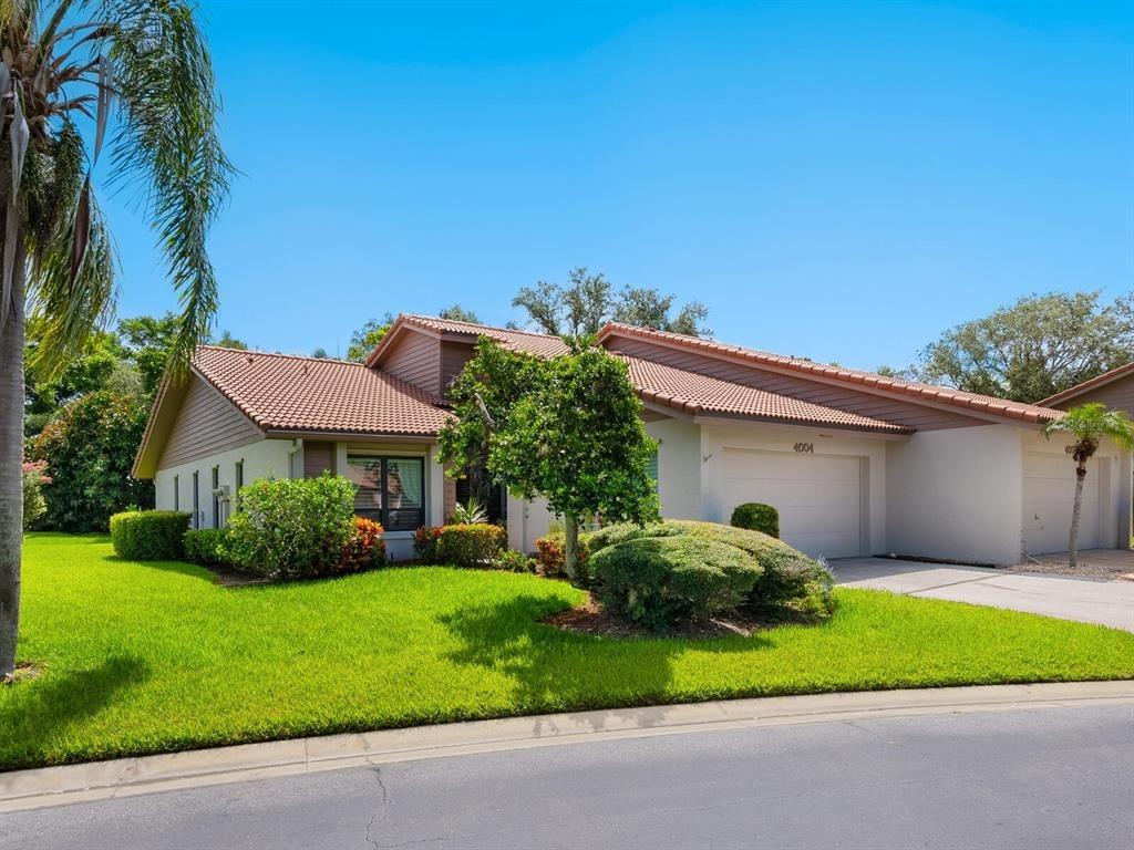 Wilshire Cir E, Sarasota, FL 34238