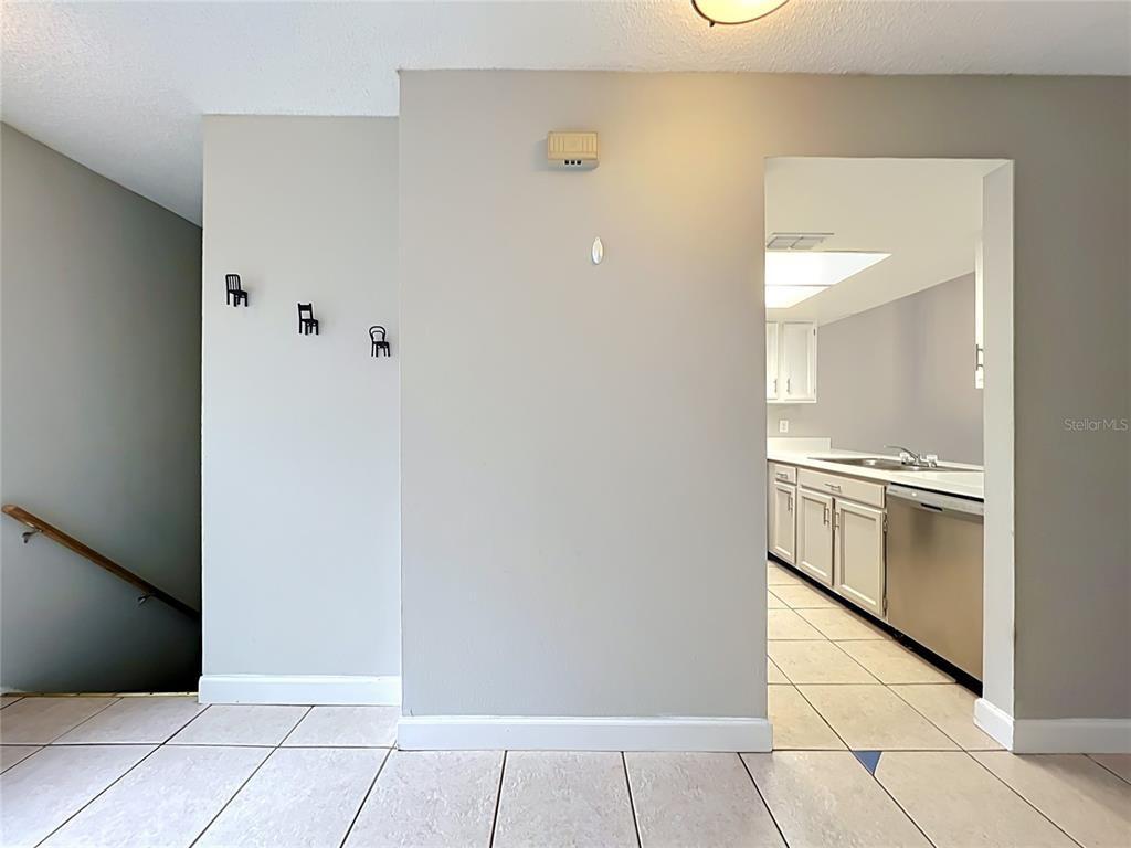 White Pine Ave, Orlando, FL 32811