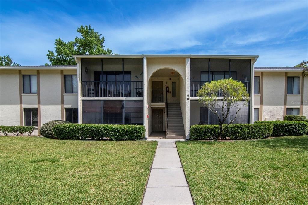 Lake Pine Way E, Tarpon Springs, FL 34688