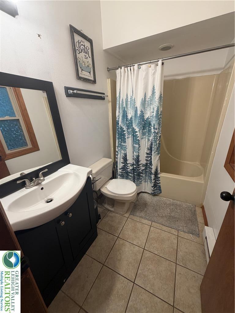 Rainbow Dr, Tobyhanna, PA 18466